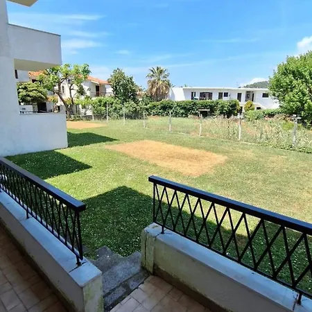 The House By The Sea Apartman *