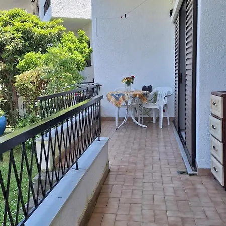 The House By The Sea Apartman *